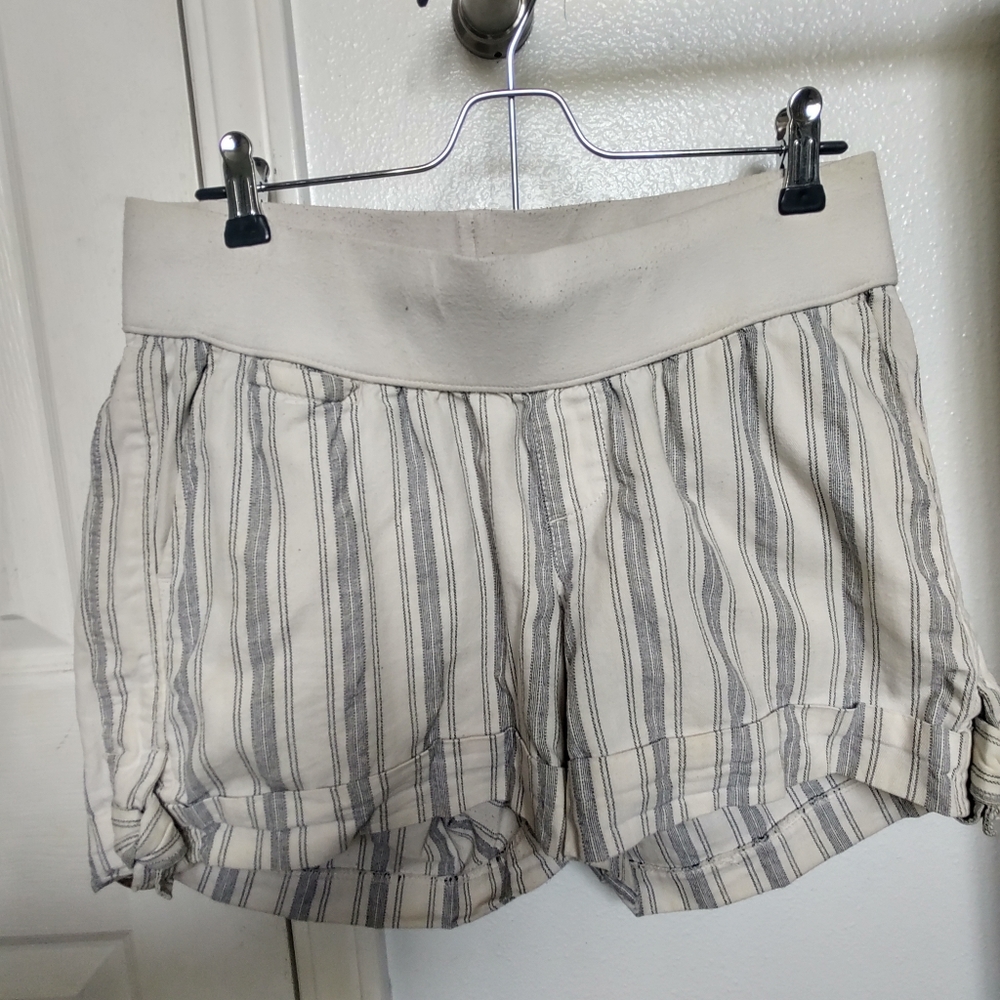 Old Navy Maternity Low Rise MIDI Shorts